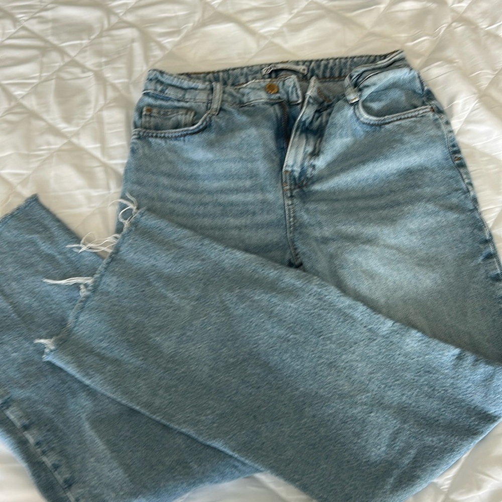 Zara size 6 jeans light wash raw edge hem jeans